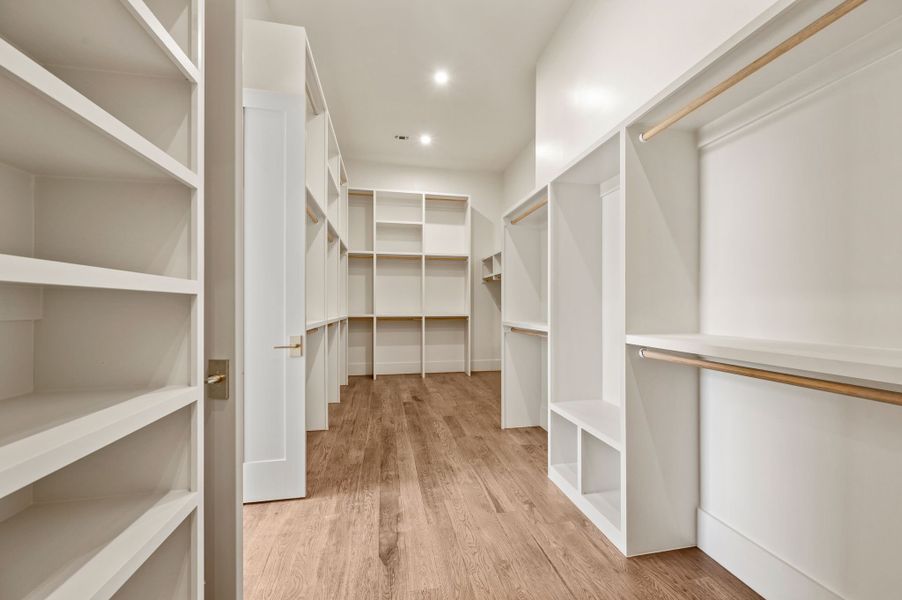Spacious, unfurnished interior of a new home in Fleming Pointe, Fort Worth (Image 42).