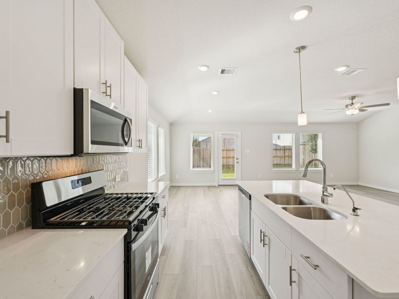 Furnished interior view inside a new home in Stewart's Ranch, Conroe (Image 5).