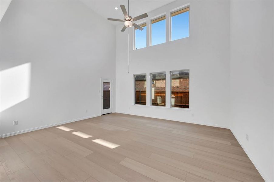 Spacious, unfurnished interior of a new home in Tarrytown, Crowley (Image 18).