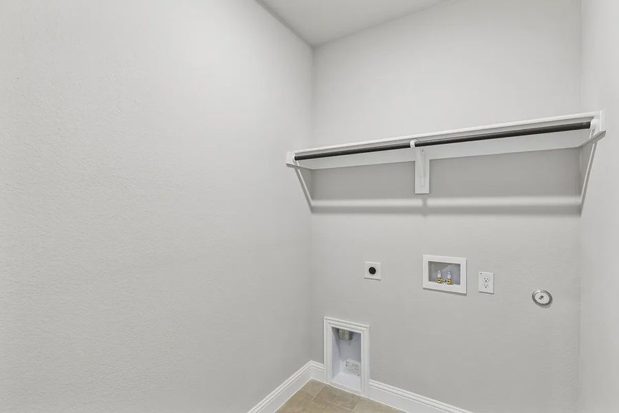 Spacious, unfurnished interior of a new home in Summer Crest, Fort Worth (Image 15).