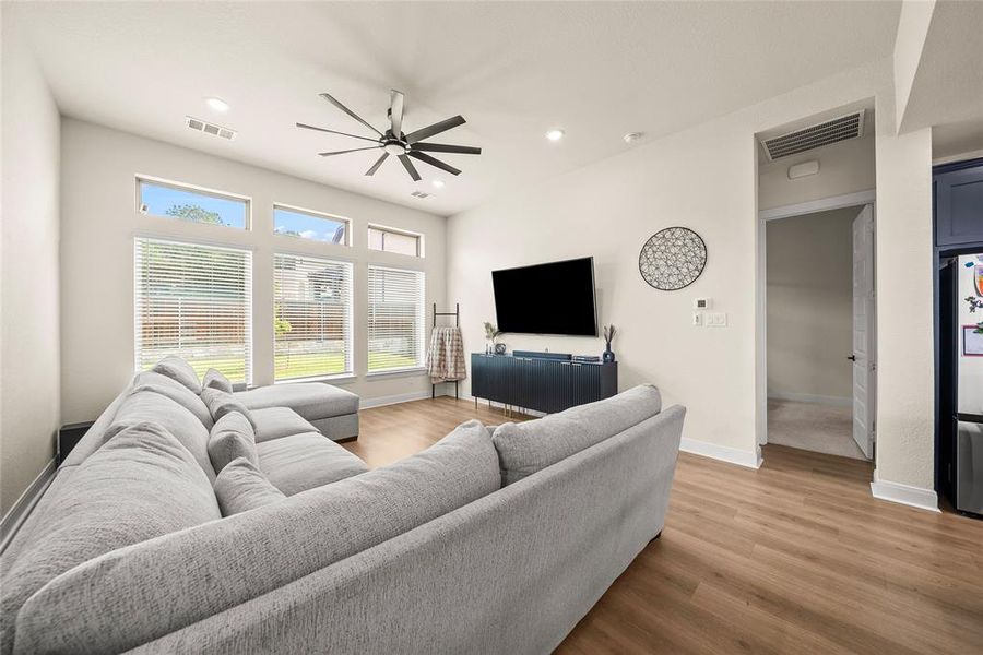 Furnished interior view inside a new home in Willow Grove, Melissa (Image 28).