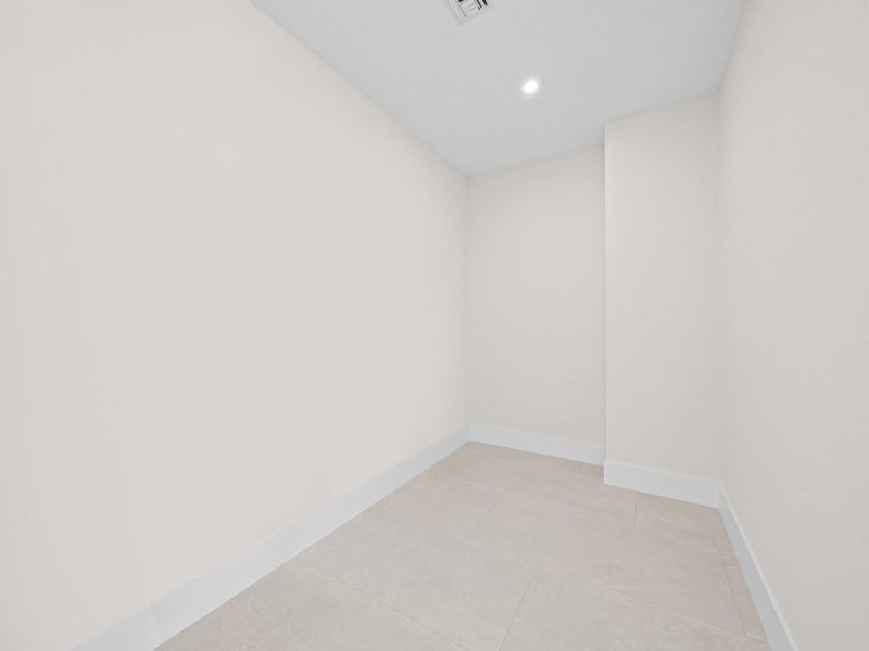 Spacious, unfurnished interior of a new home in , Fort Lauderdale (Image 20). Spacious, unfurnished interior of a new home in , Fort Lauderdale (Image 20).