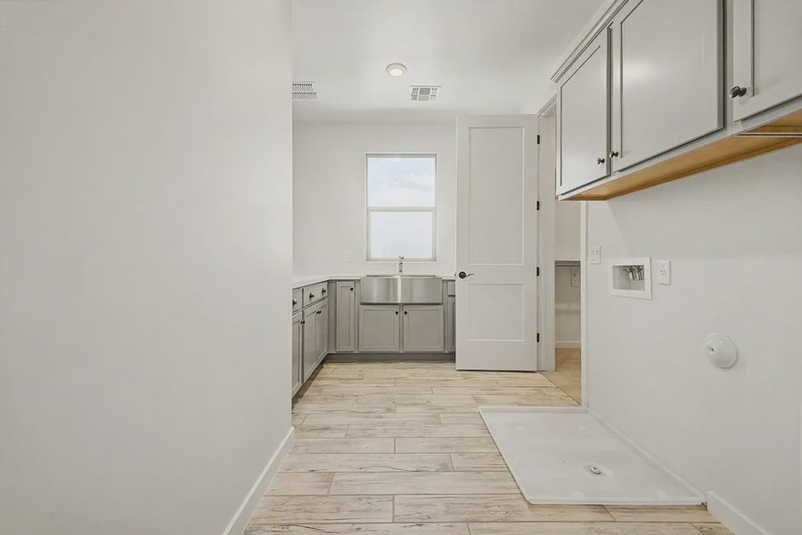 Spacious, unfurnished interior of a new home in Valencia at Granite Vista, Waddell (Image 39). Spacious, unfurnished interior of a new home in Valencia at Granite Vista, Waddell (Image 39).