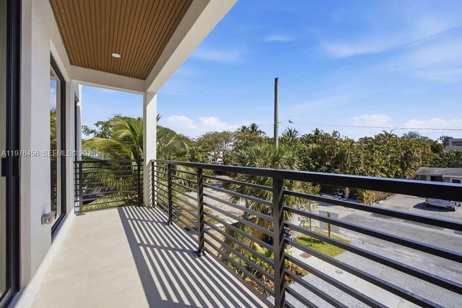 Exterior details and patio area of a home in , Fort Lauderdale (Image 25).