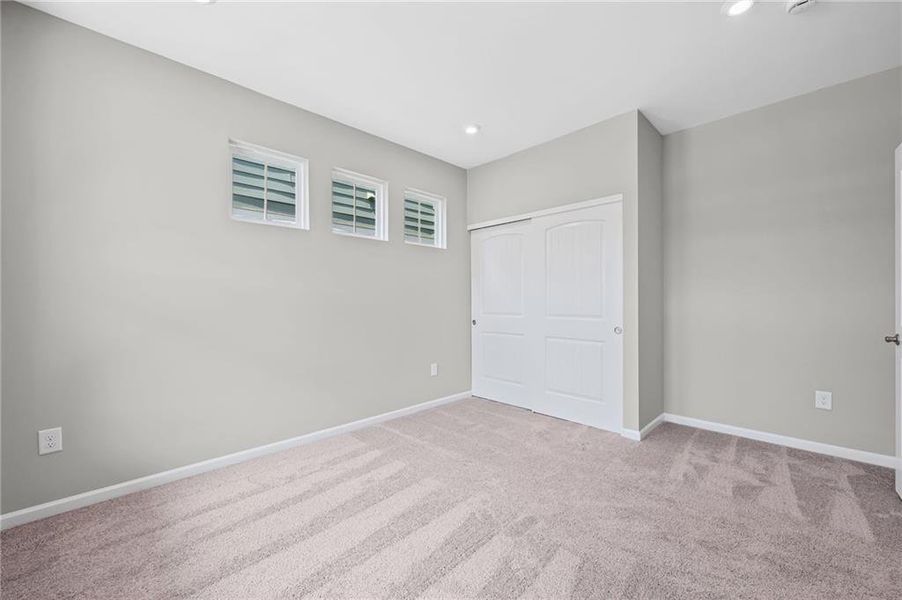 Spacious, unfurnished interior of a new home in Laurel Farms, Dallas (Image 18).