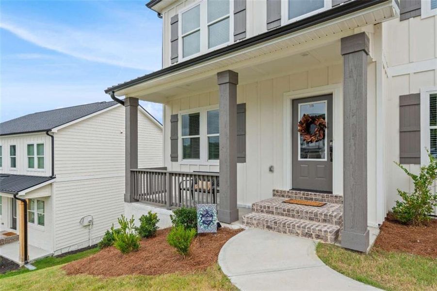 Exterior details and patio area of a home in Silvercrest Lakes, Acworth (Image 3).