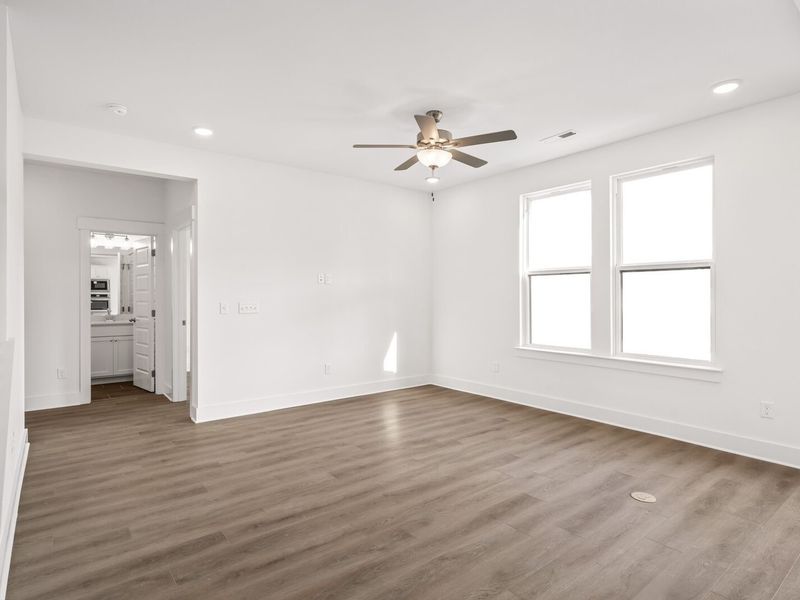 Spacious, unfurnished interior of a new home in Benders Cove, Mount Juliet (Image 28).