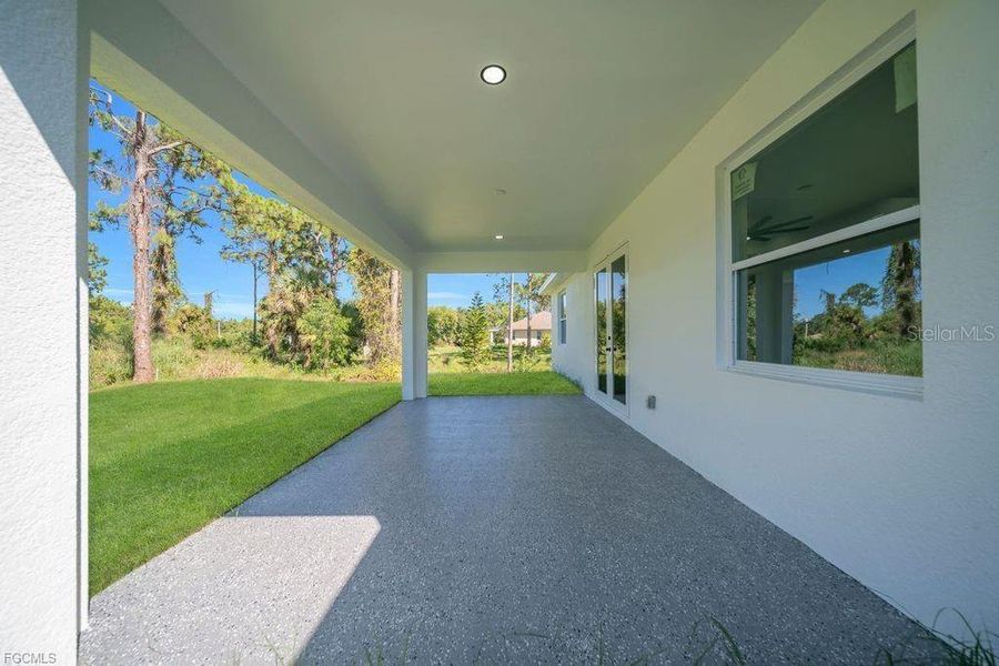 Exterior details and patio area of a home in , Lehigh Acres (Image 4).