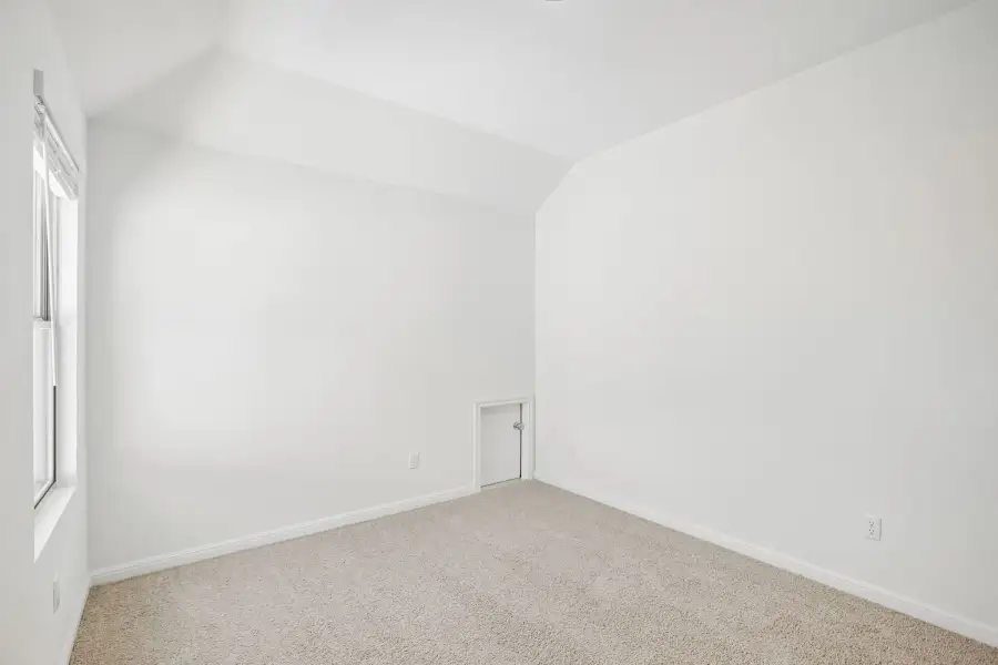 Spacious, unfurnished interior of a new home in Trinity Ranch, Elgin (Image 36).