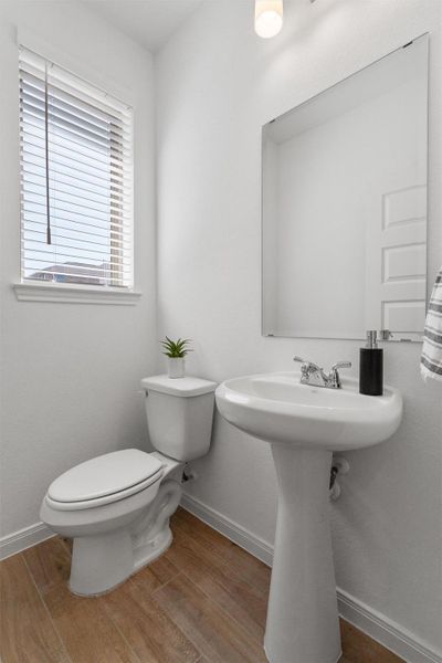 Bathroom featuring wood tiled floors and baseboards