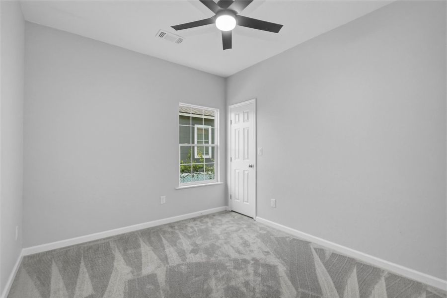 Spacious, unfurnished interior of a new home in , Freeport (Image 15).