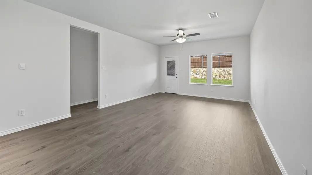 Spacious, unfurnished interior of a new home in Winchester Crossing, Princeton (Image 5).