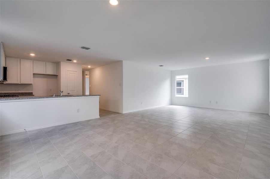 Spacious, unfurnished interior of a new home in Preserve at Honey Creek, McKinney (Image 14). Spacious, unfurnished interior of a new home in Preserve at Honey Creek, McKinney (Image 14).