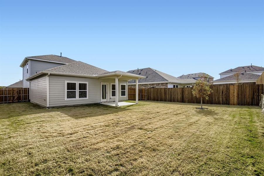 Exterior details and patio area of a home in Ambergrove, Royse City (Image 18).