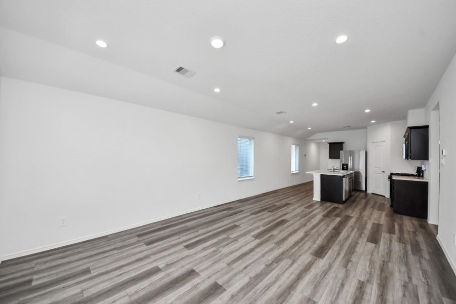 Spacious, unfurnished interior of a new home in Legacy Park, Houston (Image 28).