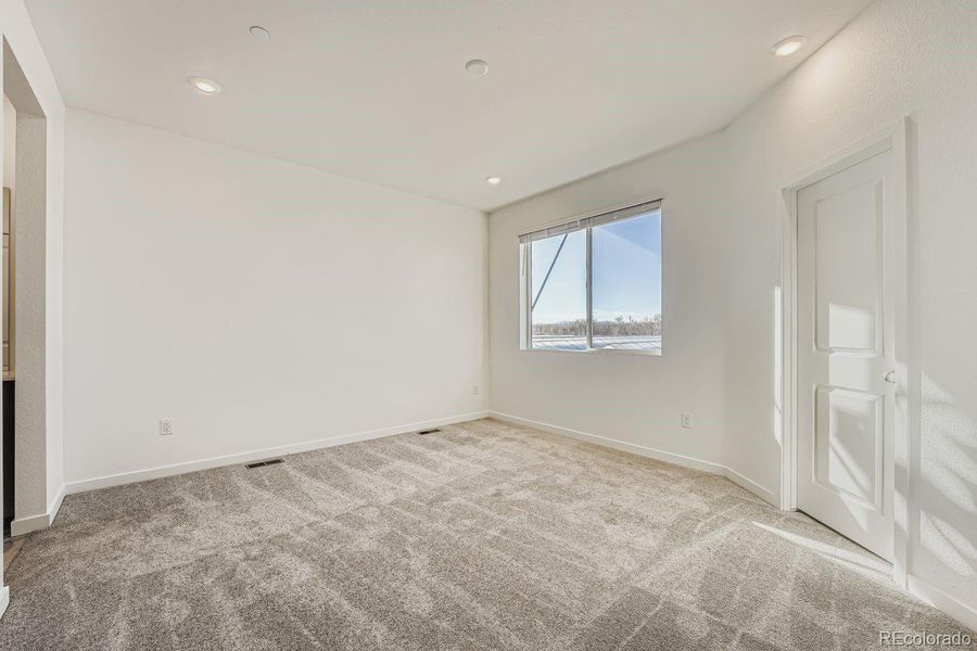 Spacious, unfurnished interior of a new home in , Centennial (Image 7).