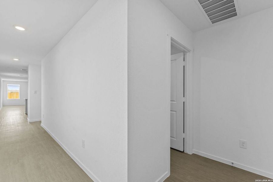 Spacious, unfurnished interior of a new home in Spring Grove, St. Hedwig (Image 26).