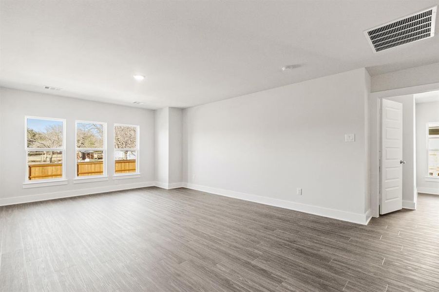 Spacious, unfurnished interior of a new home in , Garland (Image 26).