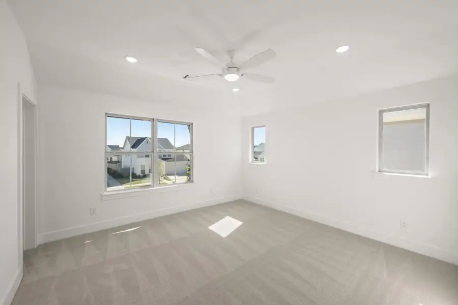 Spacious, unfurnished interior of a new home in The Retreat at Harvest, Argyle (Image 11).