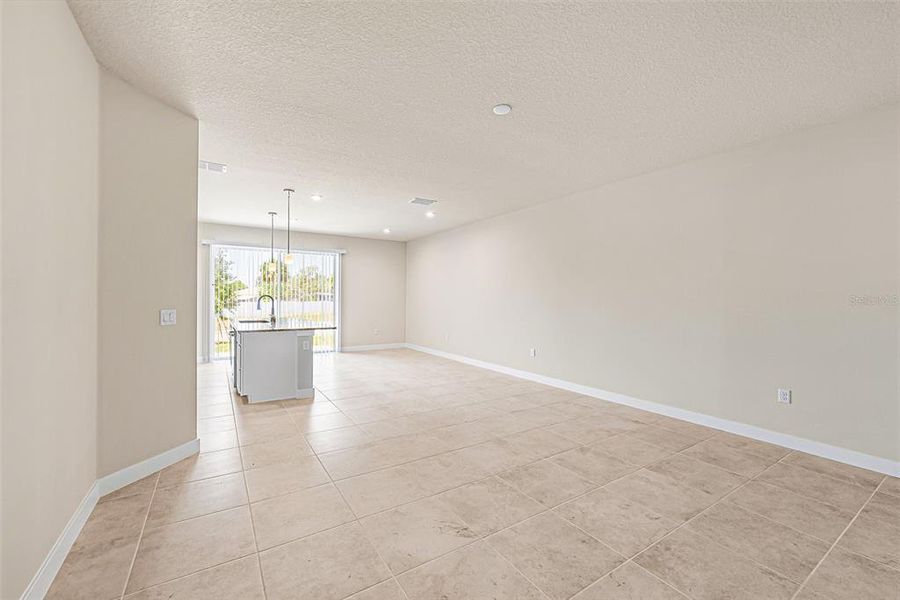 Spacious, unfurnished interior of a new home in Kendall Pointe, Melbourne (Image 8).