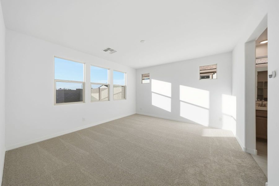 Spacious, unfurnished interior of a new home in Tierra Vistoso, Surprise (Image 12).