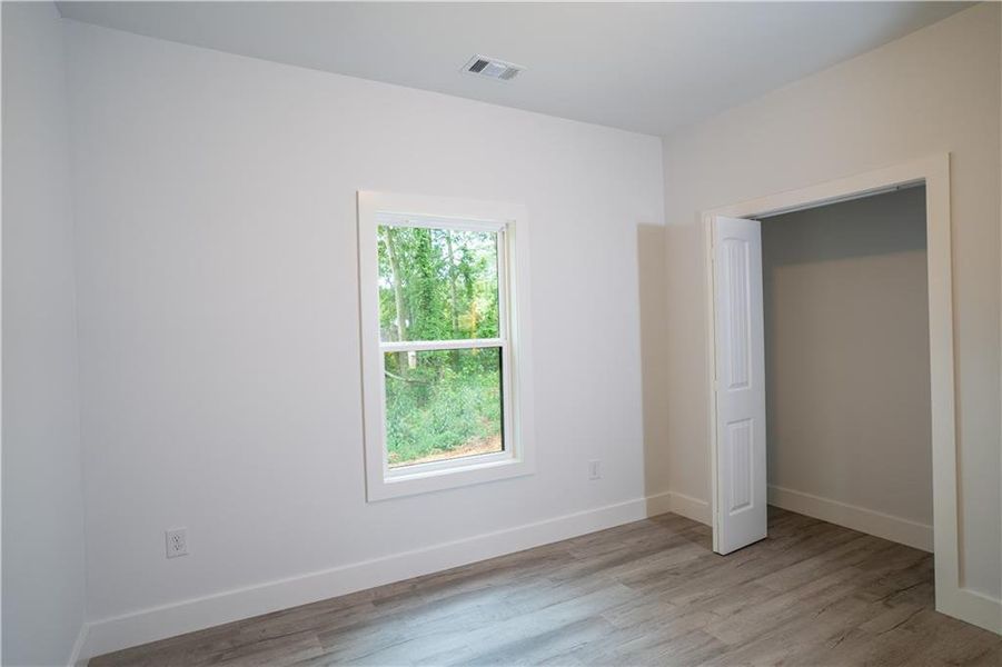 Spacious, unfurnished interior of a new home in , Hartwell (Image 12).