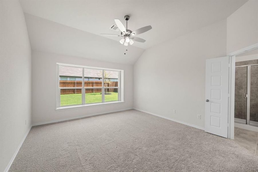 Spacious, unfurnished interior of a new home in Summer Crest, Crowley (Image 15).