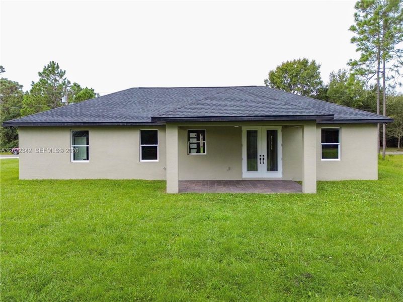Exterior details and patio area of a home in , Sebring (Image 22).
