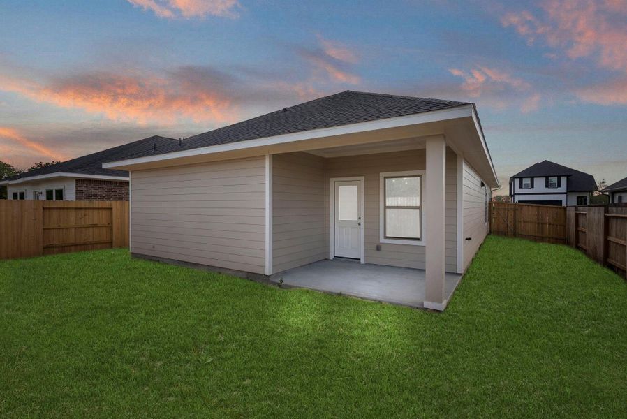 Exterior details and patio area of a home in Laurel Landing, Alvin (Image 3).