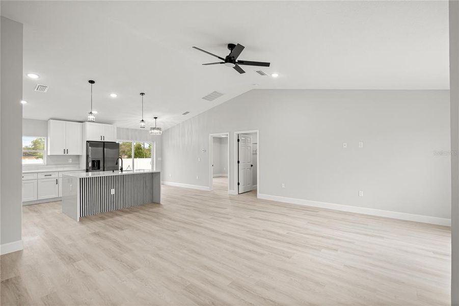 Spacious, unfurnished interior of a new home in , Ocala (Image 12).