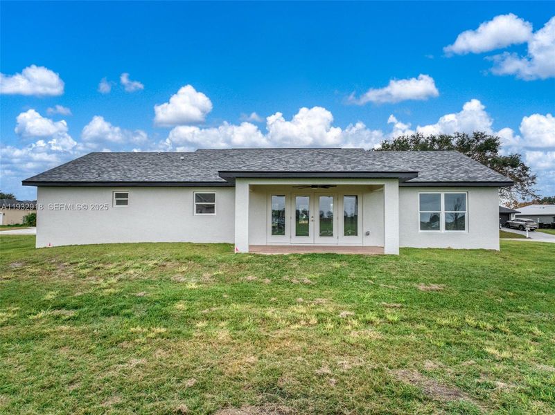 Exterior details and patio area of a home in , Sebring (Image 28).