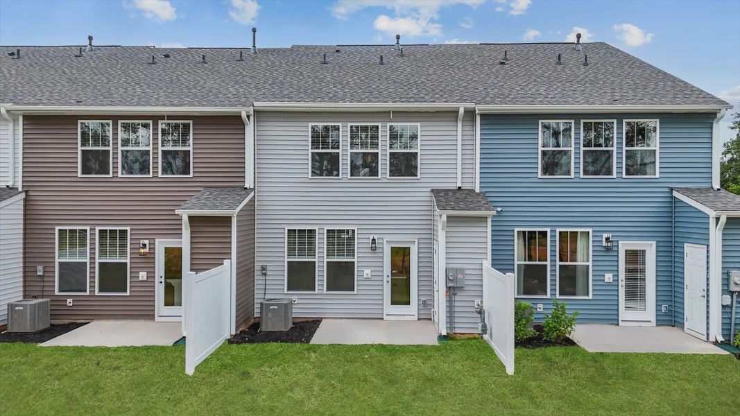 Exterior details and patio area of a home in Saluda Crossing, Piedmont (Image 3).