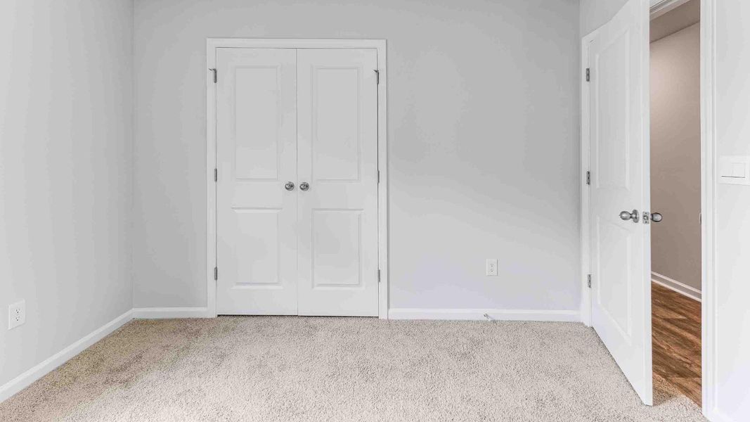 Spacious, unfurnished interior of a new home in Eagle Creek, Bolivia (Image 15).