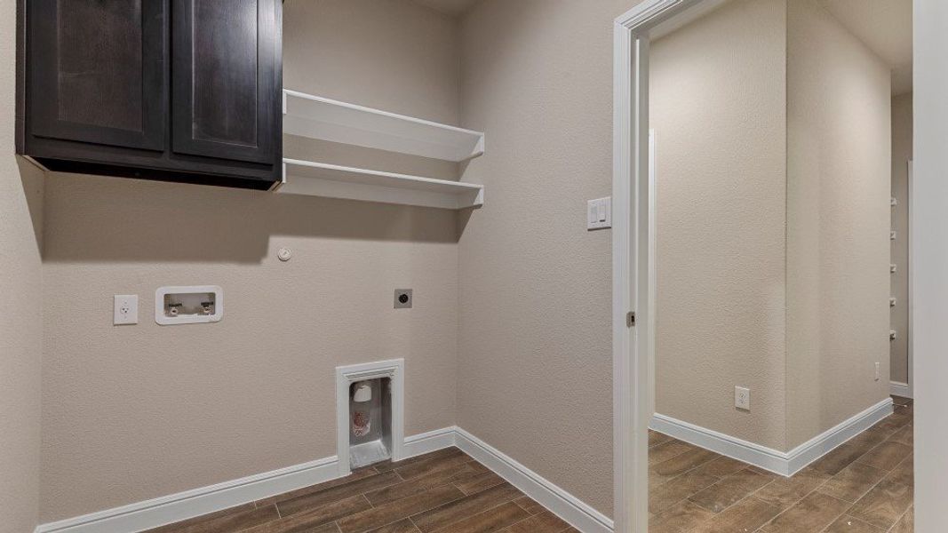 Representative unfurnished interior of a home built from the Guadalupe by D.R. Horton in Eden Ranch, Arlington (Image 42).