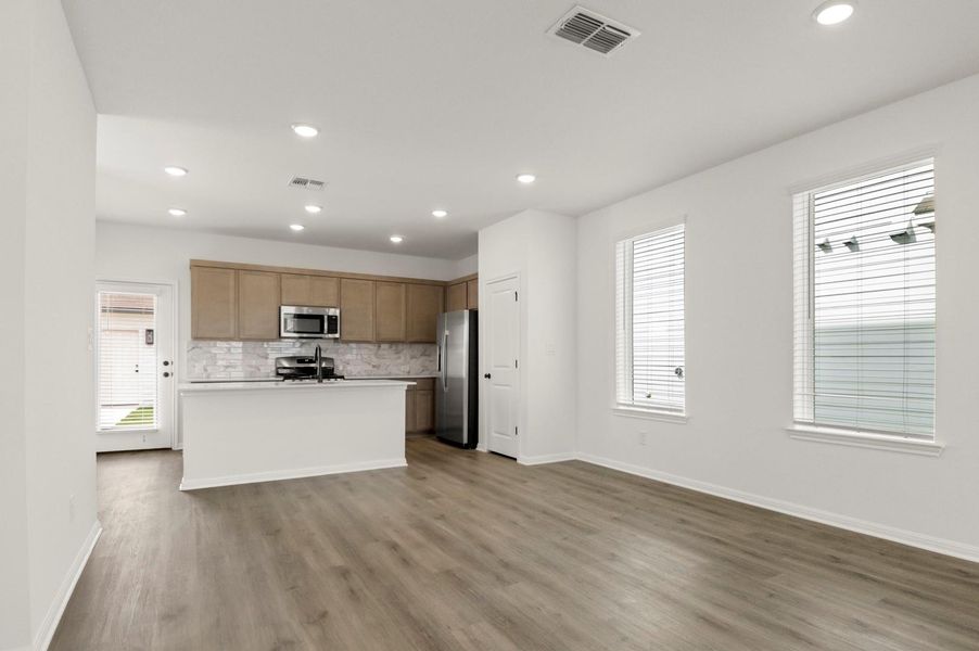 Spacious, unfurnished interior of a new home in Trace, San Marcos (Image 21).