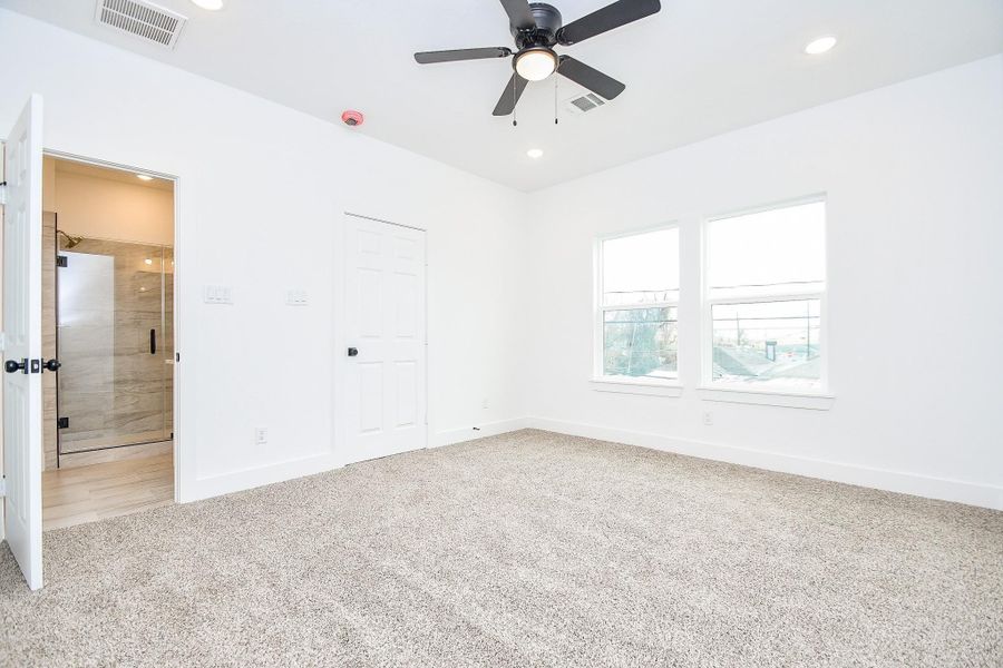 Spacious, unfurnished interior of a new home in , Houston (Image 22).