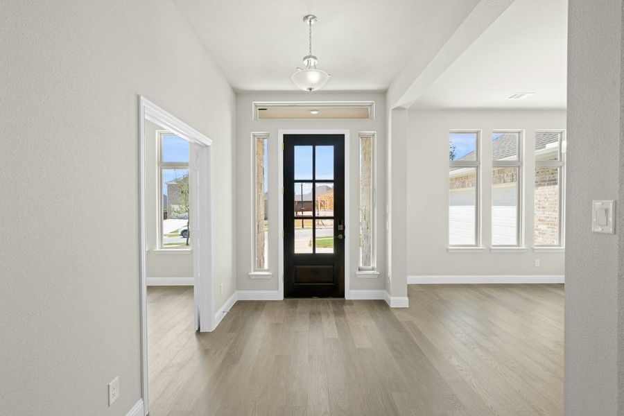 Spacious, unfurnished interior of a new home in Kentsdale Farms, DeSoto (Image 18).