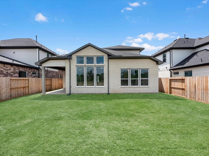 Exterior details and patio area of a home in Tompkins Reserve, Katy (Image 3).