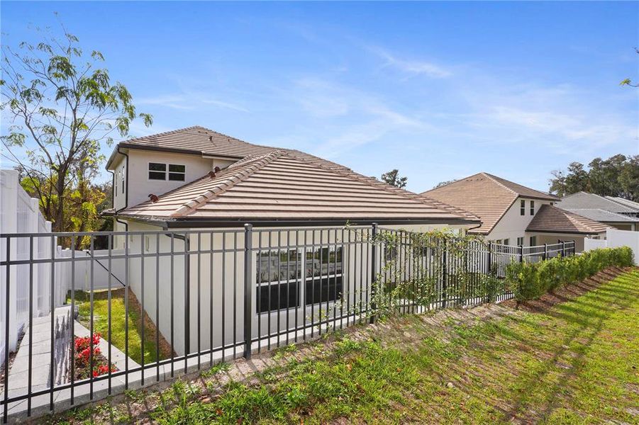 Exterior details and patio area of a home in , Apopka (Image 32).