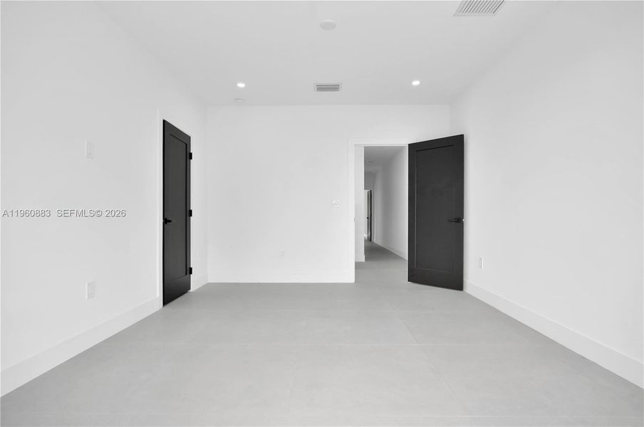 Spacious, unfurnished interior of a new home in , Miami (Image 29).