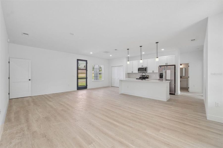 Spacious, unfurnished interior of a new home in , Ocala (Image 26).