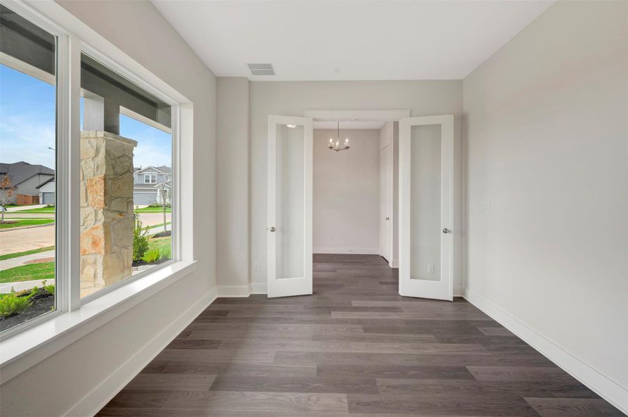 Spacious, unfurnished interior of a new home in Elyson 40', Katy (Image 21).