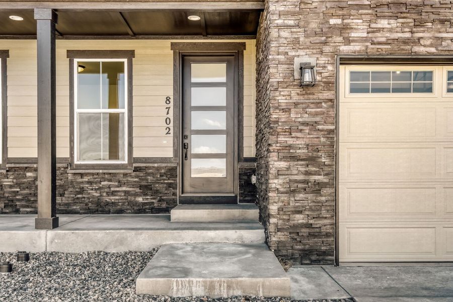 8702 Long Beach - Front Entryway