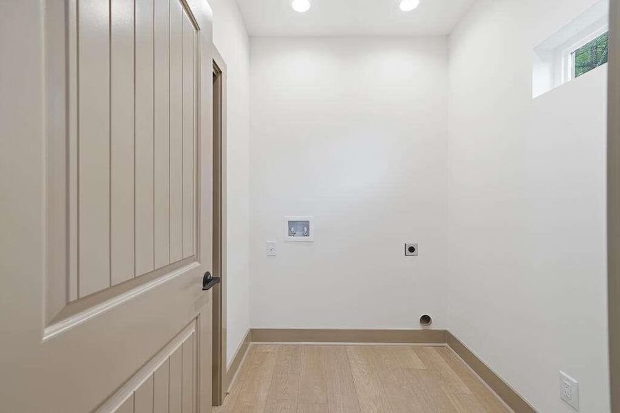 Spacious, unfurnished interior of a new home in , Ellijay (Image 63).