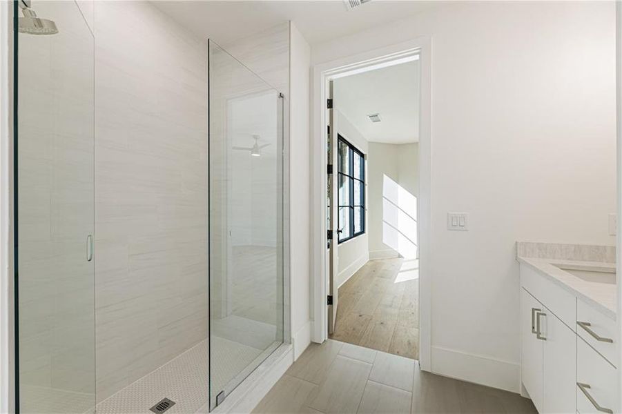 Furnished interior view inside a new home in , Alpharetta (Image 49).