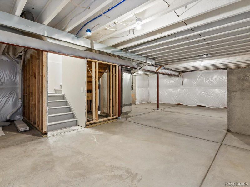 Spacious, unfurnished interior of a new home in Horizon Uptown: The Mountain Collection, Aurora (Image 25). Spacious, unfurnished interior of a new home in Horizon Uptown: The Mountain Collection, Aurora (Image 25).