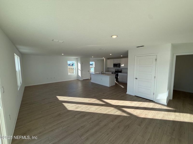 Spacious, unfurnished interior of a new home in The Arbors, Jacksonville (Image 22).