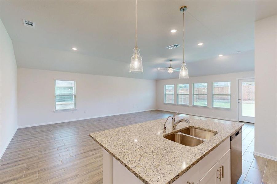 Image 40 of a home in Sanderos. Image 40 of a home in Sanderos.