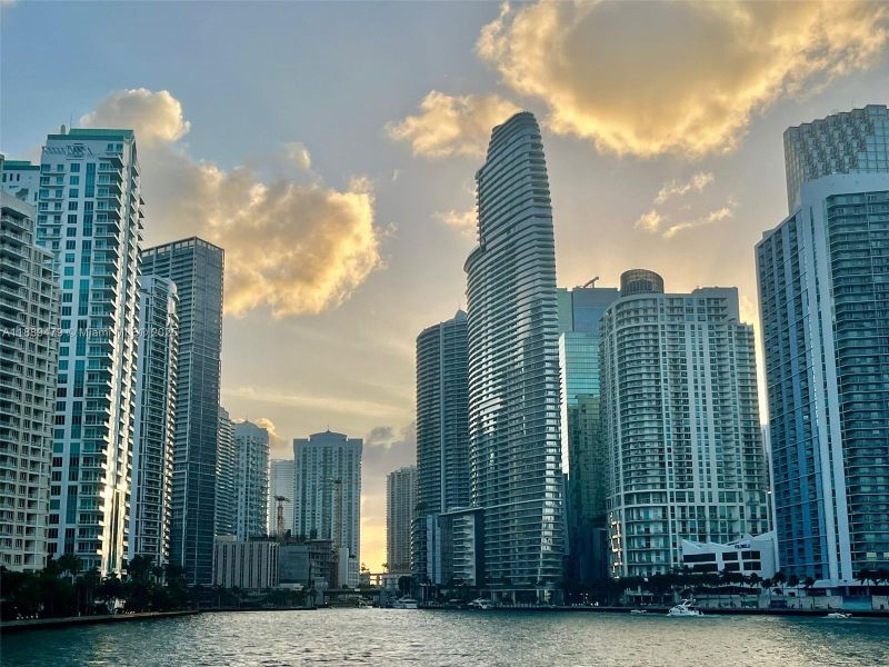 Condo located in Miami, FL showcasing its design and architecture (Image 2).