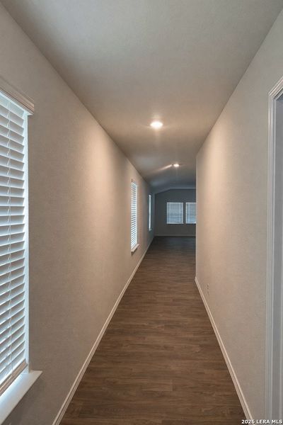 Spacious, unfurnished interior of a new home in Avenida, Converse (Image 16).